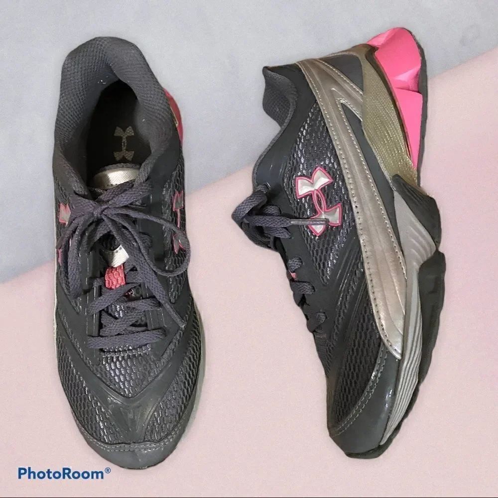 Under Armour tennis shoes 